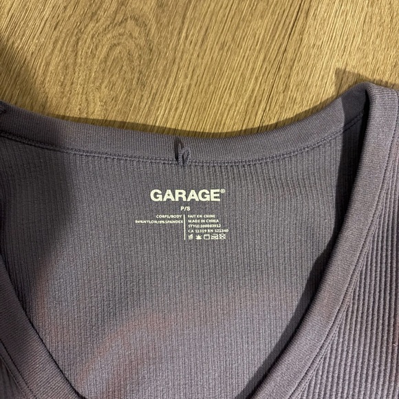 Garage Ribbed V-Neck Crop Top - Picture 2 of 3